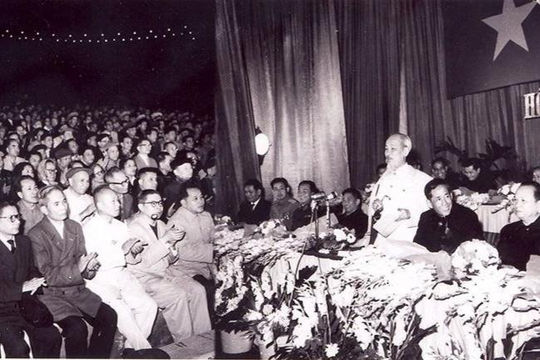 Phê bình và tự phê bình phải thường xuyên, nền nếp