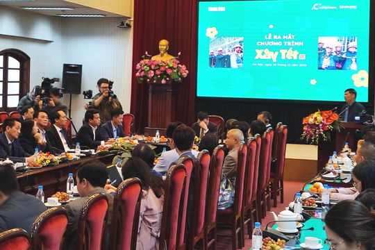 Trao tặng gần 17.000 phần quà Tết cho công nhân lao động xa nhà