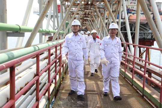 Tổng Kiểm toán Nhà nước - Ngô Văn Tuấn cùng Đoàn công tác của lãnh đạo Bộ ngành Trung ương thăm giàn khai thác Dầu khí của Vietsovpetro Tổng Kiểm toán Nhà nước - Ngô Văn Tuấn cùng Đoàn công tác của lãnh đạo Bộ ngành Trung ương thăm giàn khai thác Dầu khí của Vietsovpetro