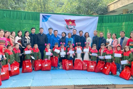 Chi đoàn thanh niên KTNN khu vực XI: Chia sẻ yêu thương với các em nhỏ mầm non nơi vùng cao