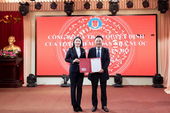 Trao quyết định nghỉ hưu đối với Kiểm toán trưởng Kiểm toán nhà nước khu vực II Phan Văn Thường