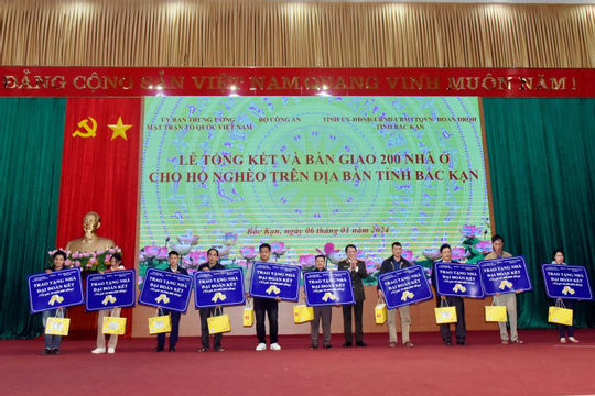 Thêm 200 hộ nghèo ở Bắc Kạn có nhà mới đón Tết Thêm 200 hộ nghèo ở Bắc Kạn có nhà mới đón Tết