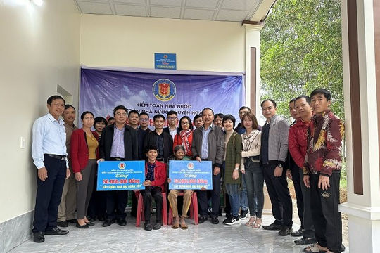 Kiểm toán nhà nước chuyên ngành IV trao tặng nhà tình nghĩa tại Nghệ An Kiểm toán nhà nước chuyên ngành IV trao tặng nhà tình nghĩa tại Nghệ An