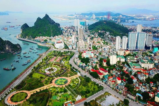 Phát triển Quảng Ninh trở thành trung tâm du lịch kết nối khu vực và thế giới Phát triển Quảng Ninh trở thành trung tâm du lịch kết nối khu vực và thế giới