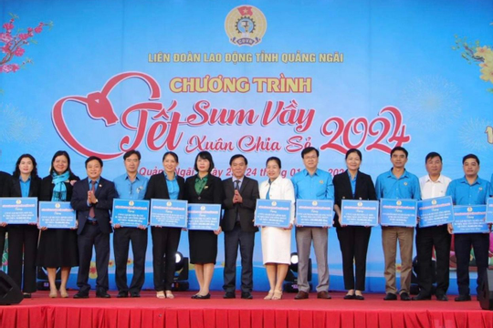 Quảng Ngãi: Hàng nghìn lao động đón Tết sum vầy 