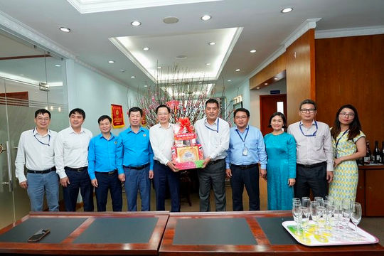 Tập đoàn Hoá chất Việt Nam thăm hỏi và chúc Tết người lao động khu vực phía Nam  Tập đoàn Hoá chất Việt Nam thăm hỏi và chúc Tết người lao động khu vực phía Nam