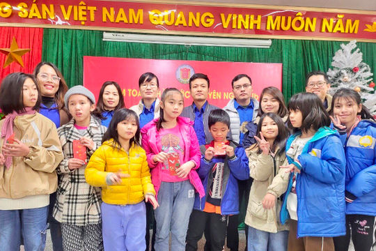 KTNN chuyên ngành Ib tặng quà Trung tâm Nuôi dưỡng trẻ khuyết tật tại Hà Nội