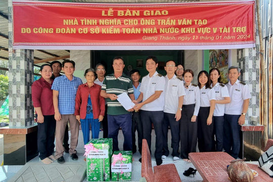 Kiểm toán nhà nước khu vực V góp niềm vui, trao mái ấm cho những cảnh đời khó khăn