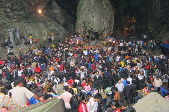 Ngăn chặn các hành vi lợi dụng di tích, lễ hội, tín ngưỡng để trục lợi Ngăn chặn các hành vi lợi dụng di tích, lễ hội, tín ngưỡng để trục lợi