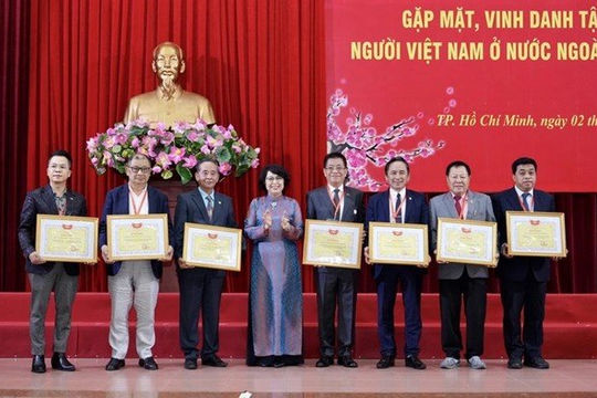 Ủy ban Trung ương Mặt trận Tổ quốc Việt Nam gặp mặt và vinh danh kiều bào tiêu biểu Ủy ban Trung ương Mặt trận Tổ quốc Việt Nam gặp mặt và vinh danh kiều bào tiêu biểu