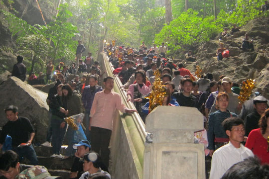 Giám sát chặt chẽ các lễ hội thu hút đông người tham dự Giám sát chặt chẽ các lễ hội thu hút đông người tham dự