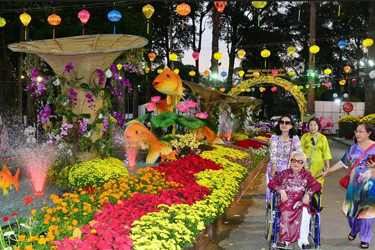 Hội hoa xuân thu hút đông đảo người dân, du khách dịp Tết Hội hoa xuân thu hút đông đảo người dân, du khách dịp Tết