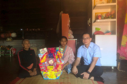 Đoàn Thanh niên Kiểm toán nhà nước khu vực XII thúc đẩy mô hình "Em nuôi của đoàn" Đoàn Thanh niên Kiểm toán nhà nước khu vực XII thúc đẩy mô hình "Em nuôi của đoàn"