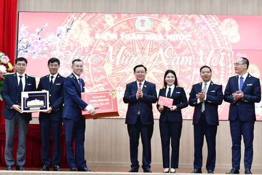 Một số hình ảnh Chủ tịch Quốc hội Vương Đình Huệ tại Kiểm toán nhà nước nhân dịp đầu Xuân Giáp Thìn