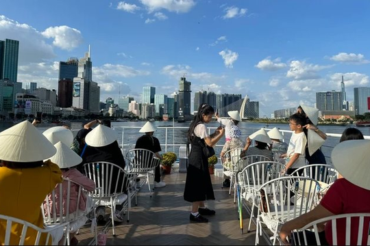 Thành phố Hồ Chí Minh: Thu du lịch dịp Tết đạt 6.550 tỷ đồng 