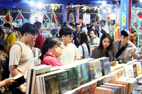 76.158 quyển sách đã được bán ra tại Lễ hội Đường sách Tết 76.158 quyển sách đã được bán ra tại Lễ hội Đường sách Tết
