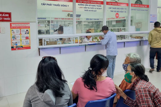 Sửa Luật Bảo hiểm y tế: Lấy người bệnh làm trung tâm và ưu tiên hàng đầu Sửa Luật Bảo hiểm y tế: Lấy người bệnh làm trung tâm và ưu tiên hàng đầu