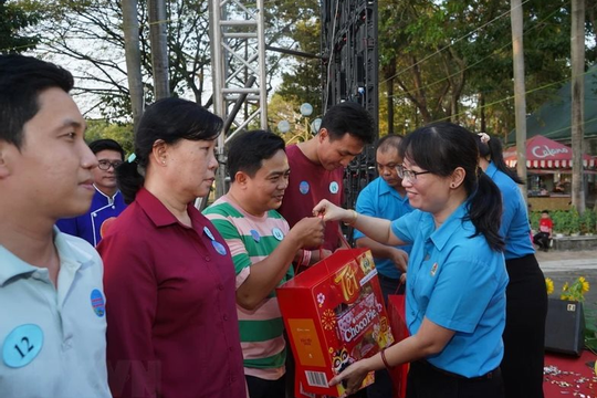 Thành phố Hồ Chí Minh: Chăm lo hơn 1,4 triệu người dân dịp Tết  Thành phố Hồ Chí Minh: Chăm lo hơn 1,4 triệu người dân dịp Tết