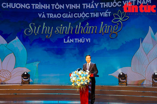 Chủ tịch nước dự Chương trình Tôn vinh Thầy thuốc Việt Nam Chủ tịch nước dự Chương trình Tôn vinh Thầy thuốc Việt Nam