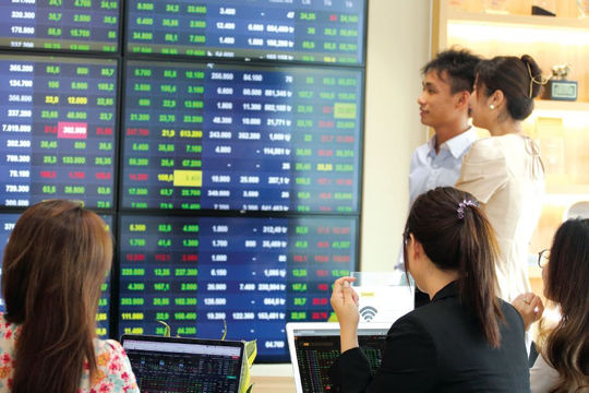 “Cú nước rút” để đạt mục tiêu nâng hạng thị trường năm 2025 “Cú nước rút” để đạt mục tiêu nâng hạng thị trường năm 2025