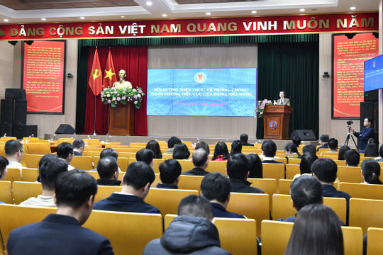 Tiếp tục bồi dưỡng các kiến thức về phòng, chống tham nhũng và nắm bắt tâm lý của đối tượng kiểm toán Tiếp tục bồi dưỡng các kiến thức về phòng, chống tham nhũng và nắm bắt tâm lý của đối tượng kiểm toán