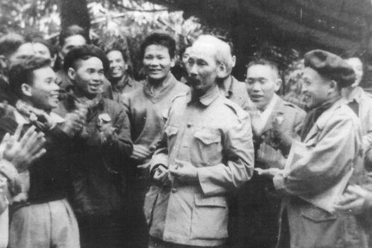 Thực hiện phê bình cấp trên như thế nào? Thực hiện phê bình cấp trên như thế nào?