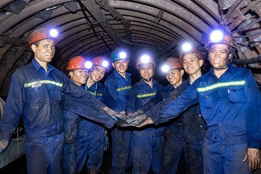 Hơn 9.000 công nhân của TKV thu nhập trên 300 triệu đồng/năm