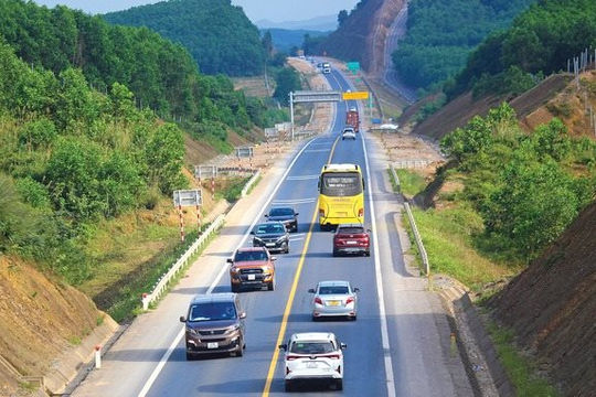 Đầu tư sớm nhất đối với các tuyến đường bộ cao tốc quy mô 2 làn xe