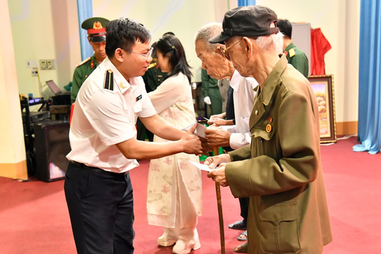 Kiểm toán nhà nước và Bộ Tư lệnh Thủ đô và tổ chức trao quà tri ân gia đình chính sách tại Sơn La 