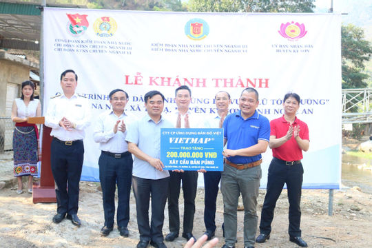 Kiểm toán nhà nước chuyên ngành III bắc nhịp cầu yêu thương, nâng bước trẻ vùng cao đến trường