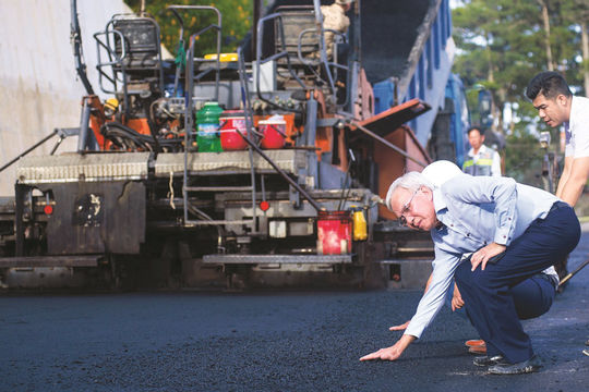 Vì sao nhà thầu giao thông biết lỗ vẫn làm?