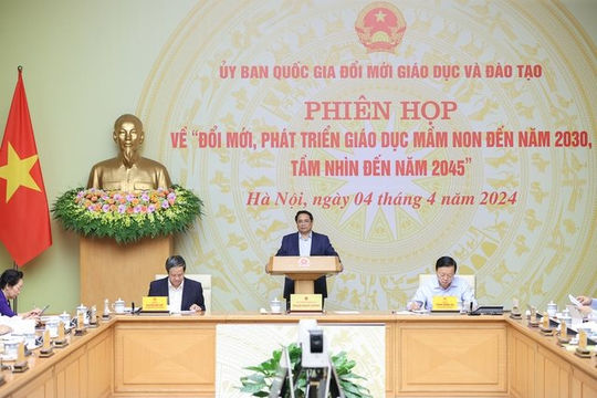 Xây dựng, phát triển con người phải đặt nền móng từ những năm đầu đời Xây dựng, phát triển con người phải đặt nền móng từ những năm đầu đời