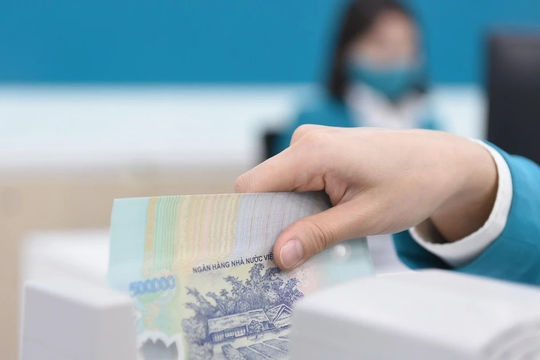 Thị trường liên ngân hàng nóng lên, tỷ giá và giá vàng cùng tăng Thị trường liên ngân hàng nóng lên, tỷ giá và giá vàng cùng tăng