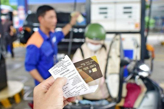 Thủ tướng khen Bộ Tài chính, cơ quan thuế thực hiện thành công phát hành hóa đơn điện tử xăng dầu theo từng lần bán