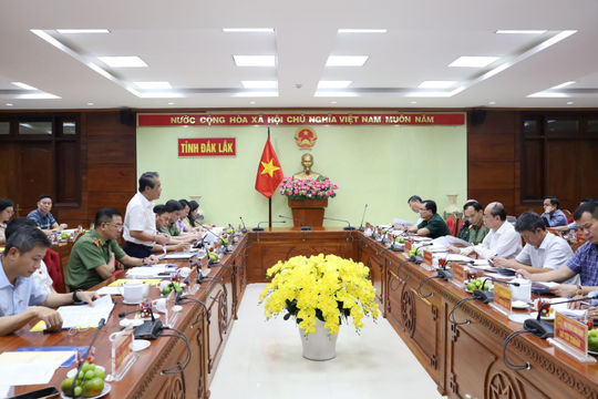 Giám sát việc thực hiện chính sách, pháp luật về đảm bảo trật tự, an toàn giao thông tại Đắk Lắk Giám sát việc thực hiện chính sách, pháp luật về đảm bảo trật tự, an toàn giao thông tại Đắk Lắk