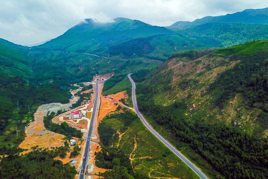 Bài 2: Những “nốt trầm” trên cao tốc Bắc - Nam Bài 2: Những “nốt trầm” trên cao tốc Bắc - Nam