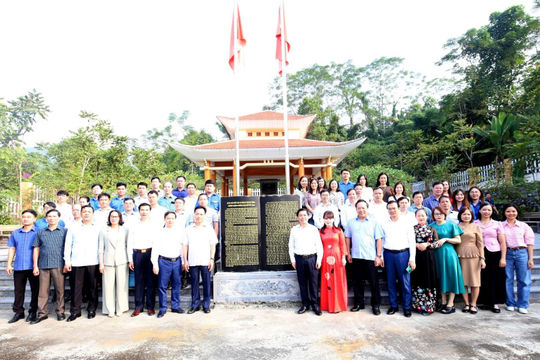 Phát huy truyền thống vẻ vang 17 năm Ngày thành lập Đảng bộ Khối các cơ quan Trung ương  Phát huy truyền thống vẻ vang 17 năm Ngày thành lập Đảng bộ Khối các cơ quan Trung ương
