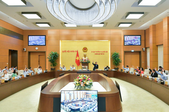 Thông qua điều chỉnh Chương trình xây dựng luật, pháp lệnh năm 2024 Thông qua điều chỉnh Chương trình xây dựng luật, pháp lệnh năm 2024