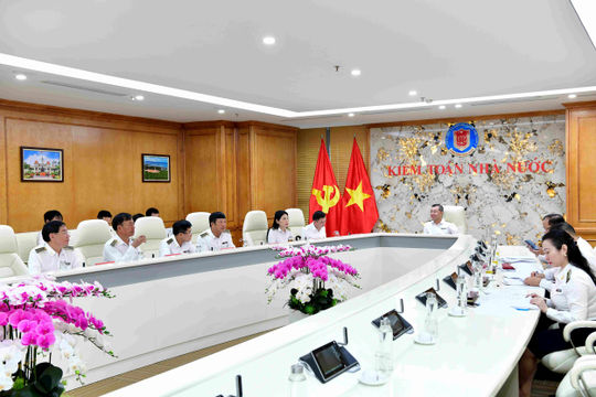 Hội nghị thường kỳ cho ý kiến về nhiều nội dung quan trọng trong công tác đảng Hội nghị thường kỳ cho ý kiến về nhiều nội dung quan trọng trong công tác đảng