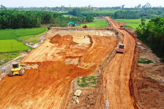 Bài 3: "Đau đầu" với giải phóng mặt bằng cho thi công cao tốc