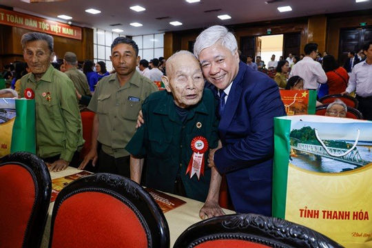 Gặp mặt, tri ân chiến sĩ Điện Biên