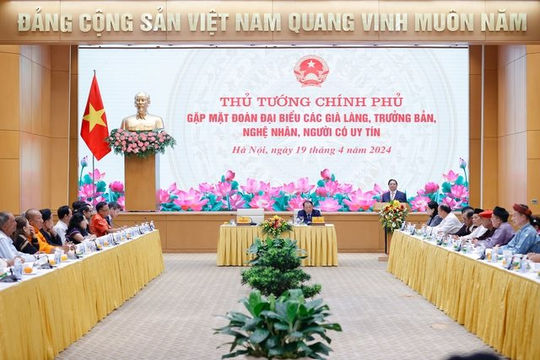 Phát huy mạnh mẽ hơn nữa vai trò "giữ lửa và truyền lửa" của các già làng, trưởng bản