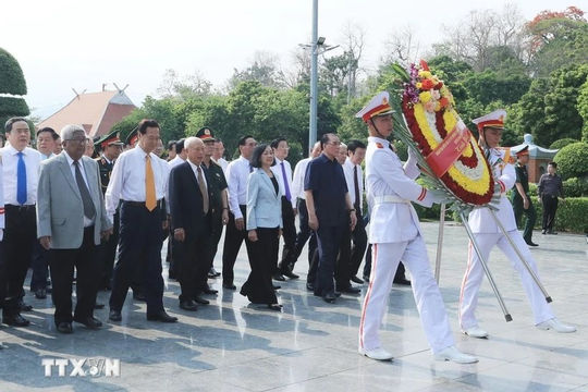 Lãnh đạo, nguyên lãnh đạo Đảng, Nhà nước tri ân các anh hùng liệt sỹ