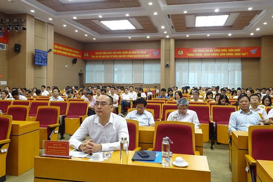 Quán triệt và triển khai thực hiện Nghị quyết 41-NQ/TW của Bộ Chính trị về phát huy vai trò của đội ngũ doanh nhân Quán triệt và triển khai thực hiện Nghị quyết 41-NQ/TW của Bộ Chính trị về phát huy vai trò của đội ngũ doanh nhân