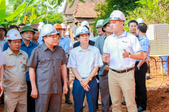 Gấp rút bàn giao mặt bằng cho các dự án cao tốc Hữu Nghị - Chi Lăng và Đồng Đăng – Trà Lĩnh Gấp rút bàn giao mặt bằng cho các dự án cao tốc Hữu Nghị - Chi Lăng và Đồng Đăng – Trà Lĩnh