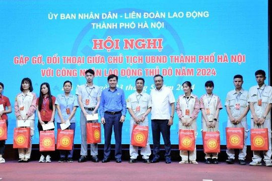 Gần 300 công nhân lao động đối thoại với Chủ tịch UBND Thành phố Hà Nội