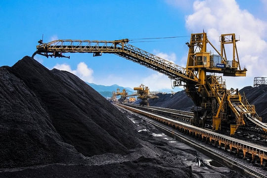 Đẩy nhanh tiến độ các dự án lĩnh vực năng lượng, khoáng sản