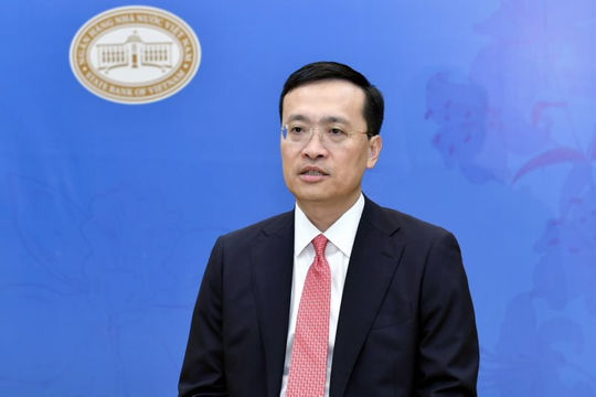 Bán vàng cho 4 ngân hàng thương mại nhà nước để bình ổn thị trường