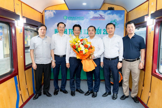 Người lao động Tập đoàn Hoá chất trải nghiệm dịch vụ tàu hoả chất lượng cao

