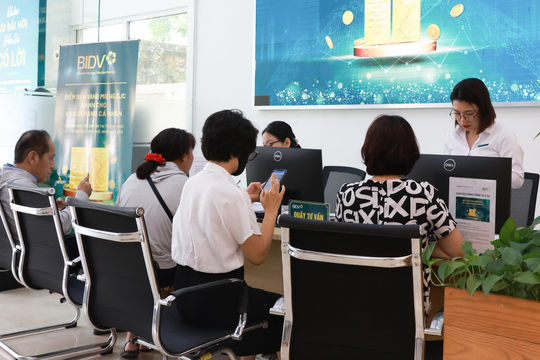 Nhiều người không vội mua vì tin giá vàng giảm tiếp Nhiều người không vội mua vì tin giá vàng giảm tiếp